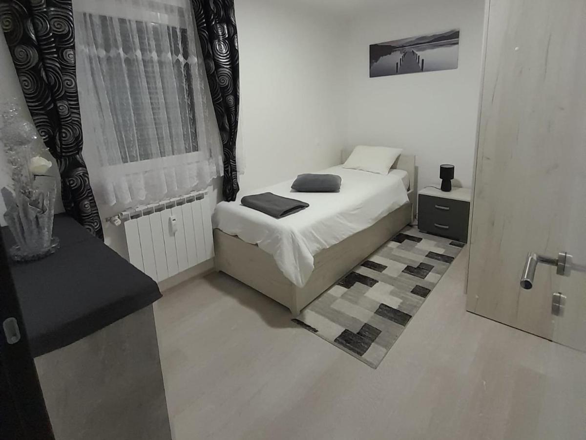 Apartman Lela Karlovac Exterior foto